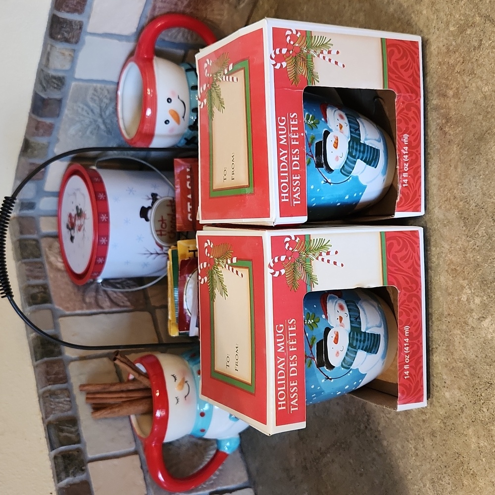 Set of 2 Hugging Snowman mugs 14oz New in box